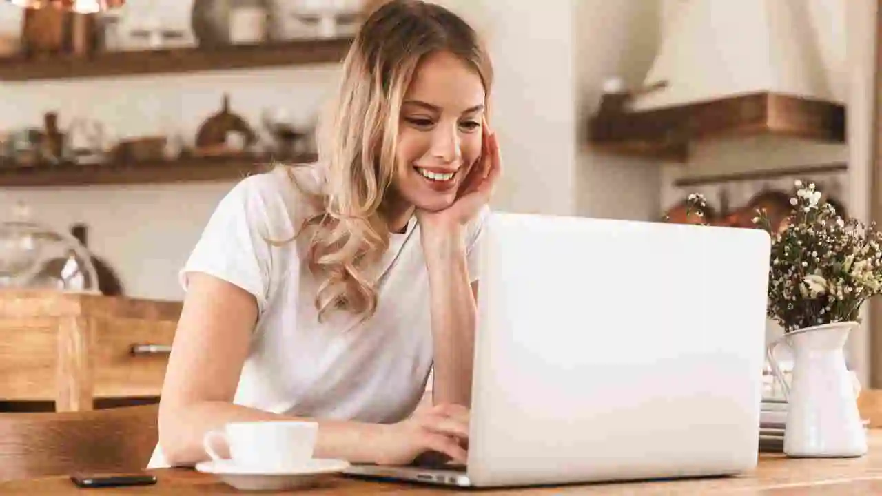 4 FLEXIBLE Work From Home Jobs Earn up to $3,500+ PER WEEK