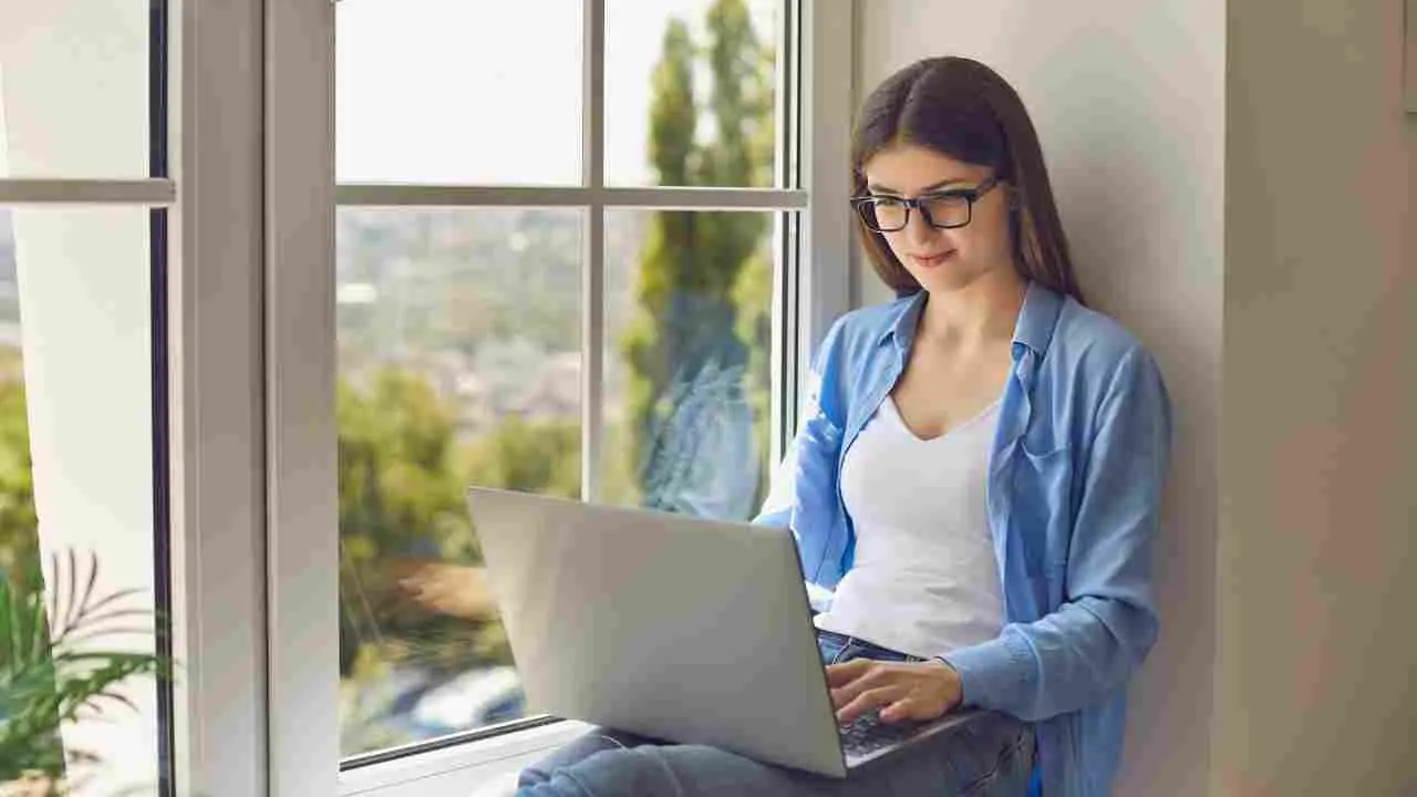 4 Remote WFH Jobs That Train You Earn up to $42/Hour