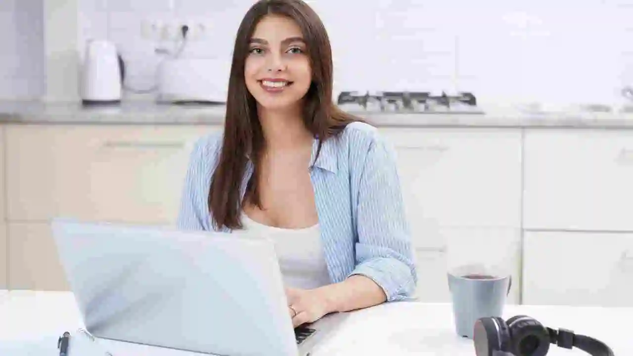 7 Paid Training Work from Home Jobs 2024 (Equipment Provided)