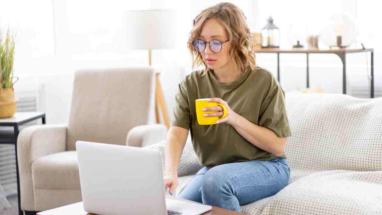 $28/Hour Helping New Users Remote Job at Housecall Pro (No Tech Skills)