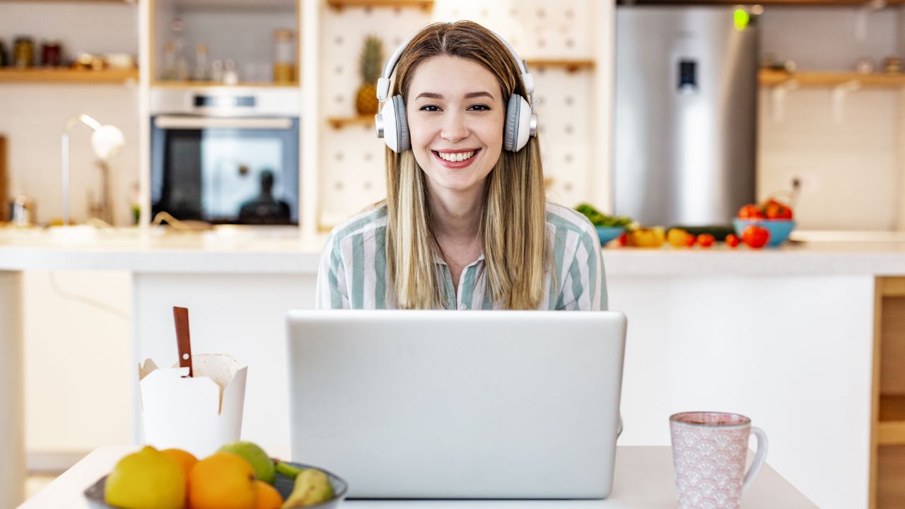 Outbound Call Specialist Remote Job with Only 1 Year Experience